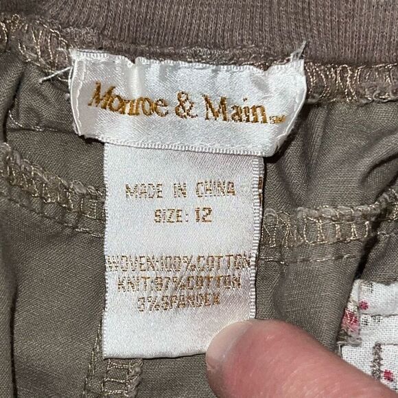 Monroe & Main Pull On Cargo Pants Women’s 12 Khaki Outdoors Zippers Pockets - Picture 8 of 8